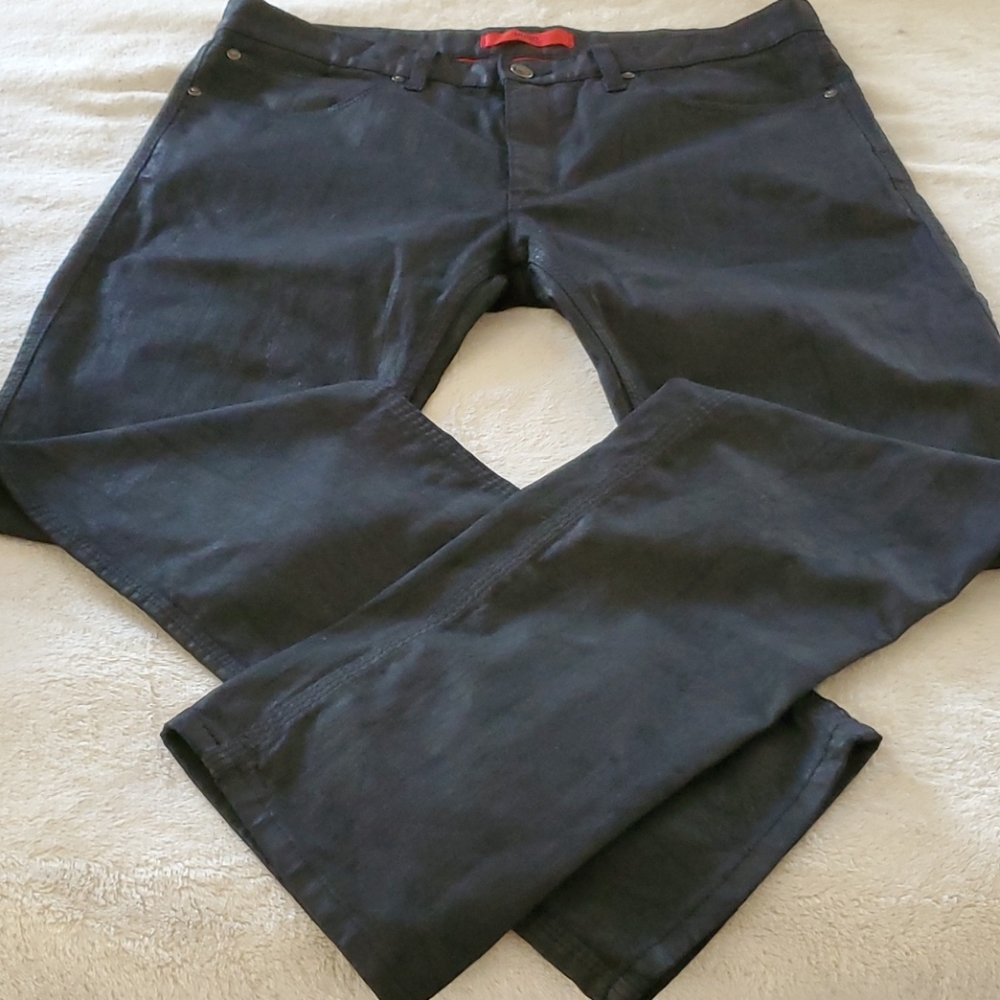 Hugo Boss - Picture 3 of 12